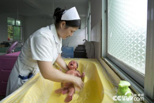Huanglin town center hospitals infant water play hall